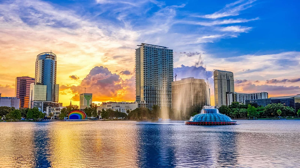 se l'albero di natale diventa una palma: ecco la città perfetta dove passare le feste al caldo (e divertendosi)