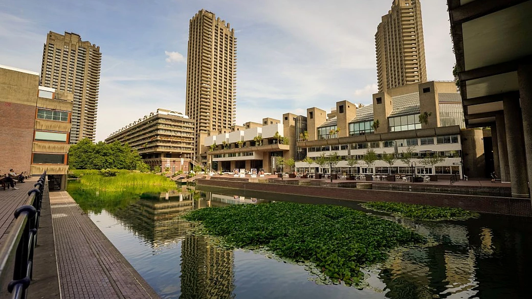 lontana dai grattacieli e dalle vie dello shopping è qui che si scopre la vera londra degli anni '60