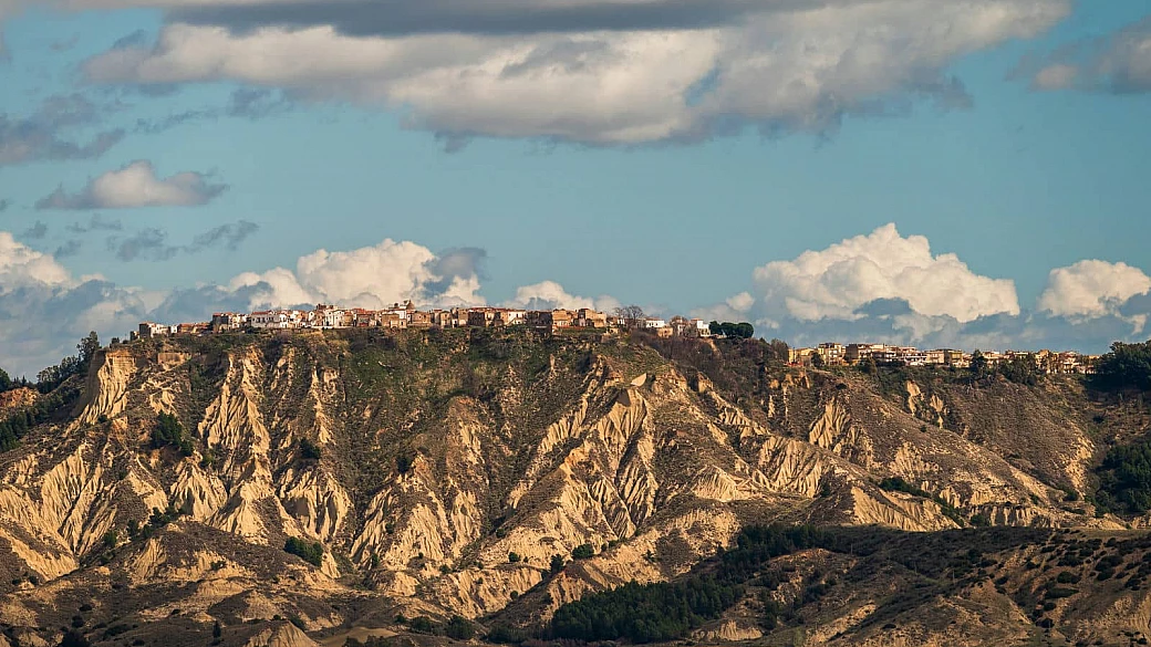 borghi della basilicata: l'esperienza di un paesaggio lunare con radici antichissime