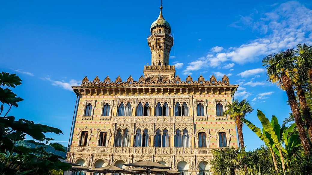 un antico palazzo dell'800 con vista lago è diventato uno dei ristoranti più famosi d'italia