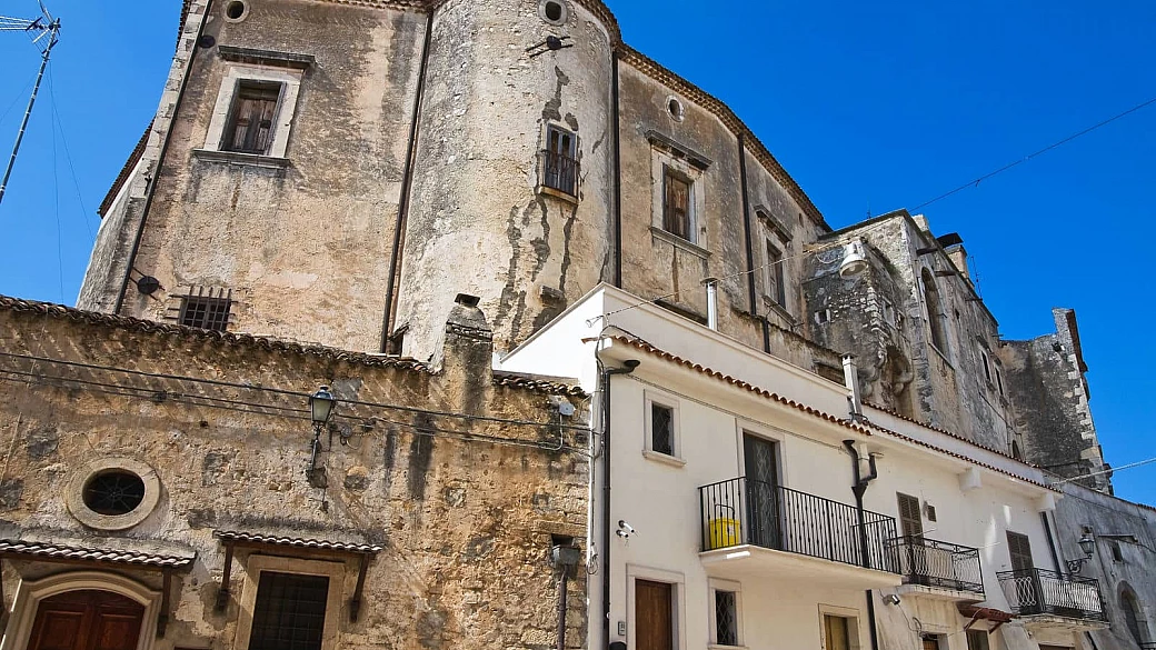 l'anima autentica del sud la racconta uno tra i borghi della puglia dove ogni momento è giusto per una vacanza