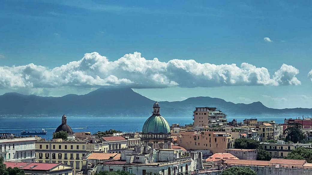con meno di 2 euro puoi salire sulla terrazza più bella di napoli e goderti un panorama senza eguali