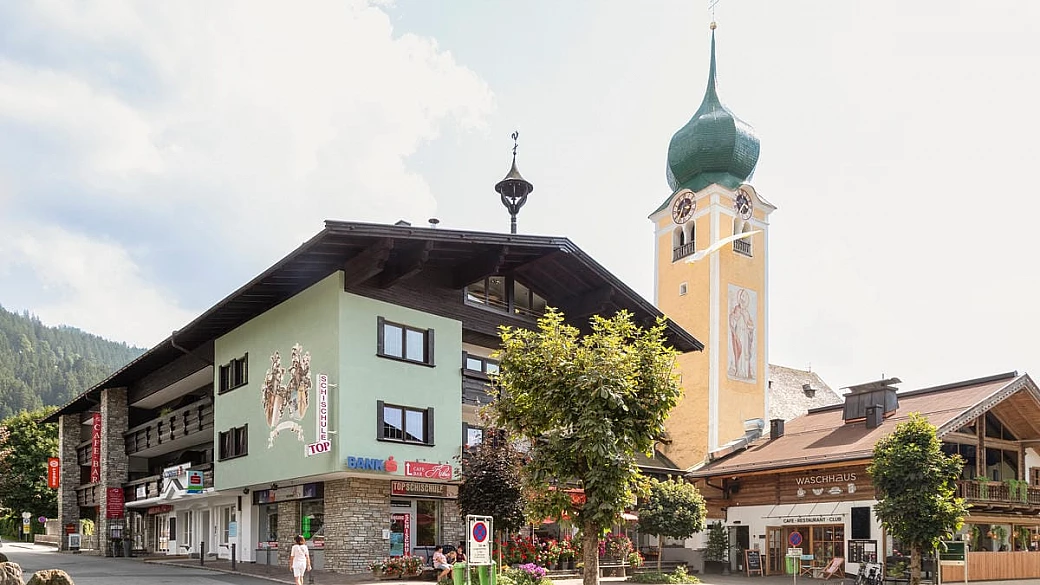 la terrazza sul tirolo è la bellissima località di montagna dove celebrare l'arrivo del 2026