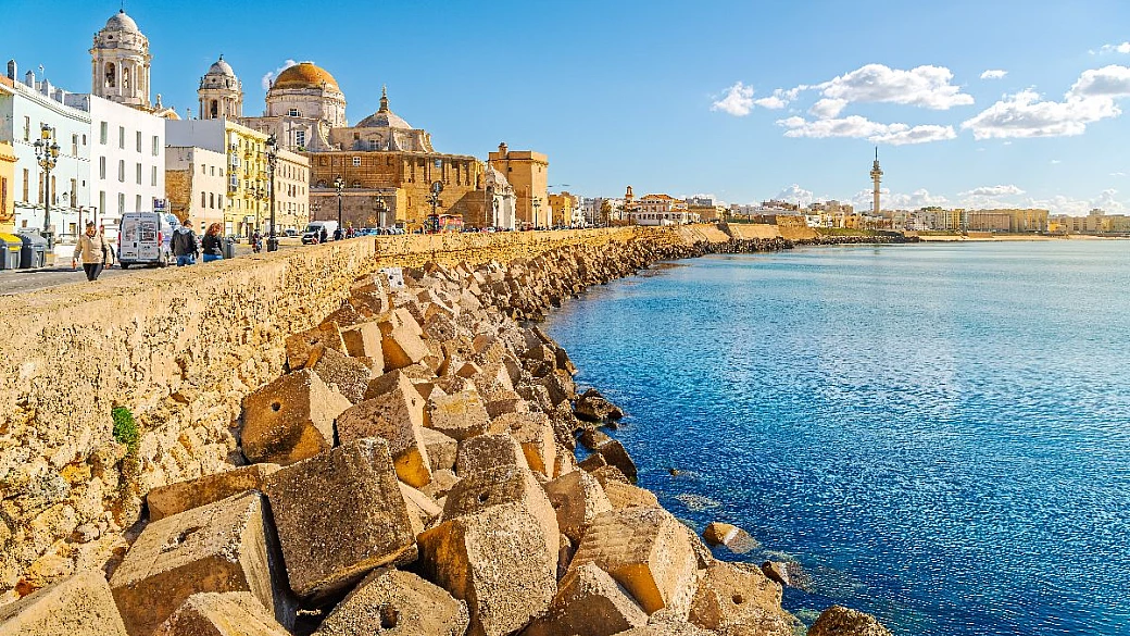 il profumo di salsedine qui te lo godi tutto l'anno: è una città eterna ma non siamo a roma, il panorama è decisamente diverso