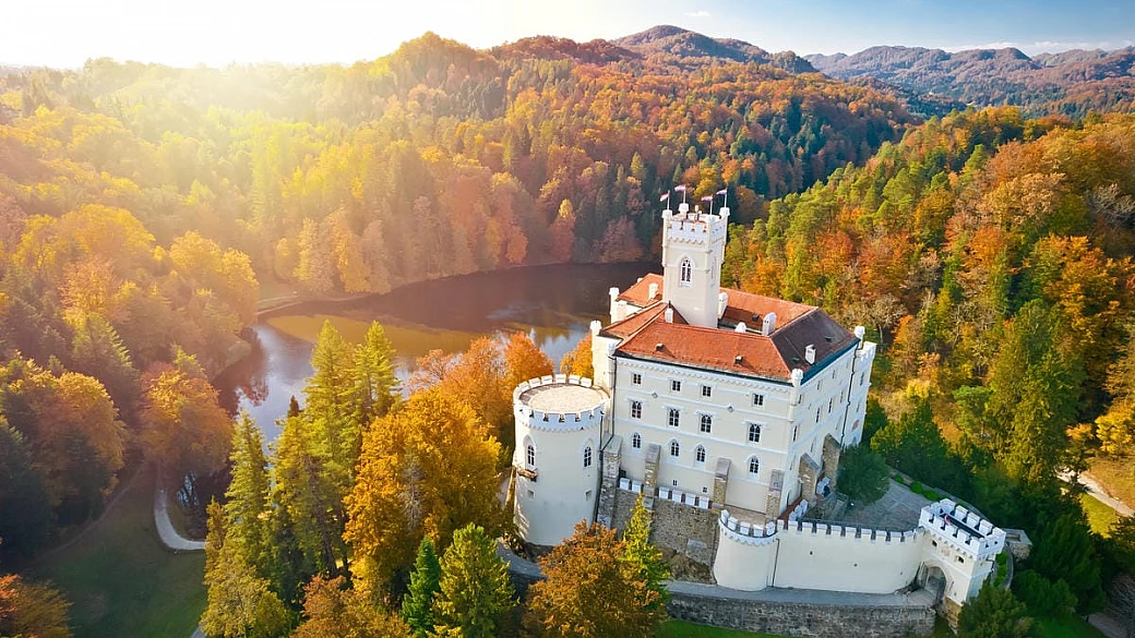 si dice che qui ancora viva il fantasma della dama bianca: sarai così coraggioso da visitarlo?