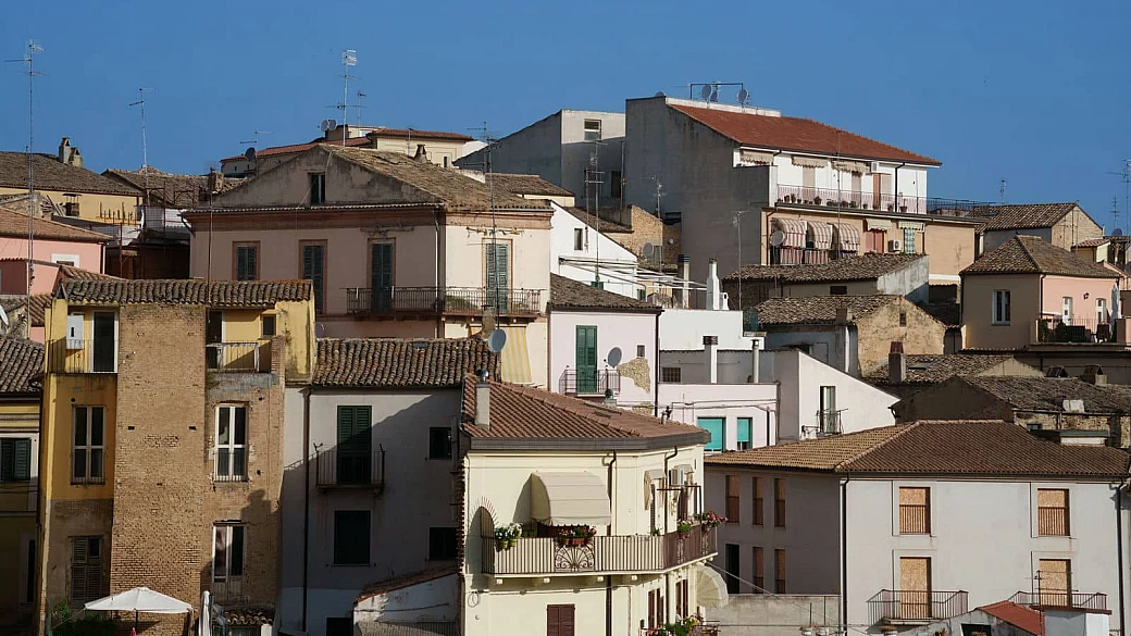 la città miracolosa dell'abruzzo: c'è chi la sceglie per i pellegrinaggi, ma qui si mangia anche benissimo