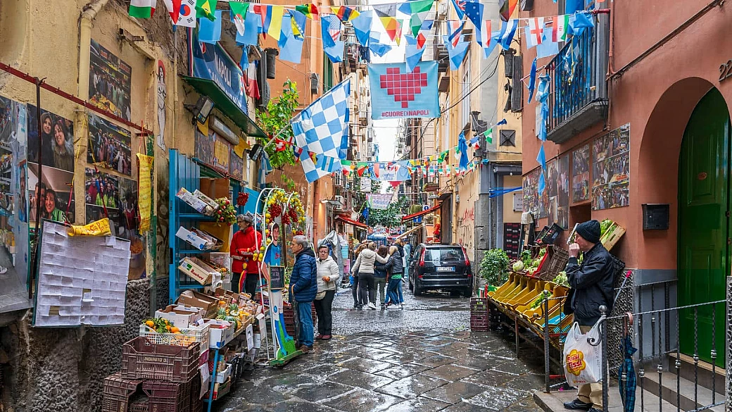 5 piccoli itinerari per scoprire una napoli diversa