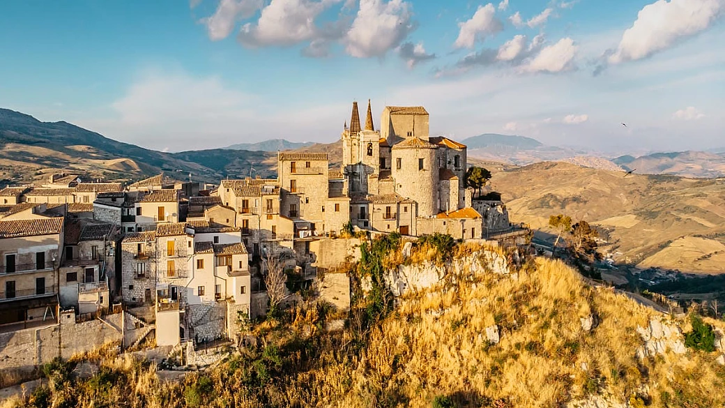 pensavo che la sicilia avesse solo spiagge, poi ho scoperto questo borgo a 1200 metri d'altezza
