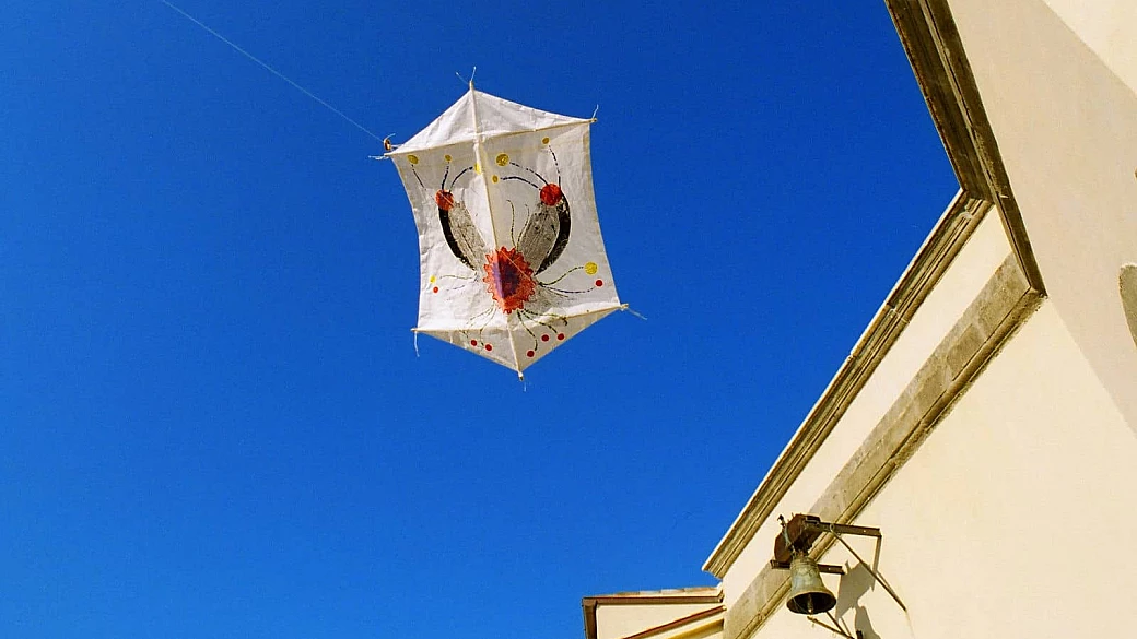 asia e italia si incontrano in grecia: a dafni dal 4 febbraio la mostra paper clouds / paper kites di anna onesti