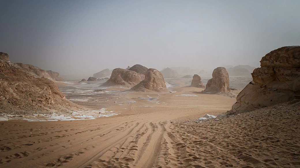 egitto, dove il deserto custodisce balene di pietra e sogni di cristallo