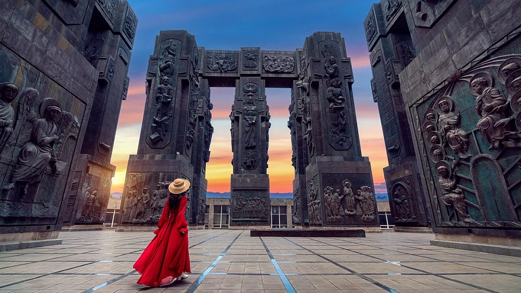 a 20 minuti dal centro città puoi visitare uno dei più grandi monumenti d'europa