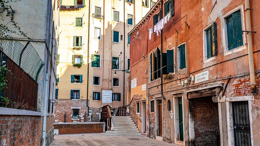 È il primo quartiere del genere in italia: da 510 anni racconta una storia di dialogo e incontro