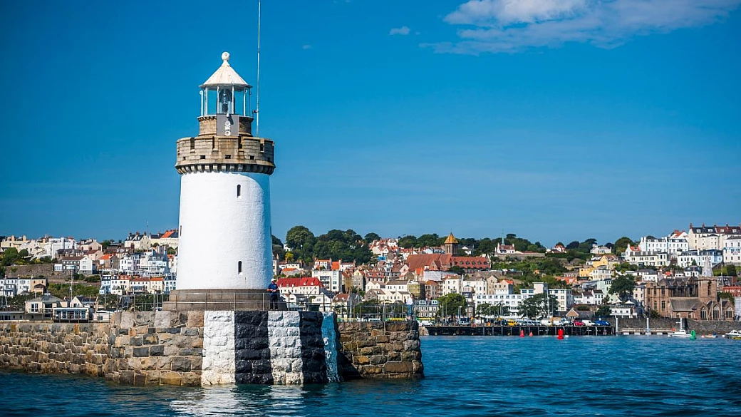 l'isola più amata da victor hugo è una vera macchina del tempo: qui ancora si vive come nel medioevo