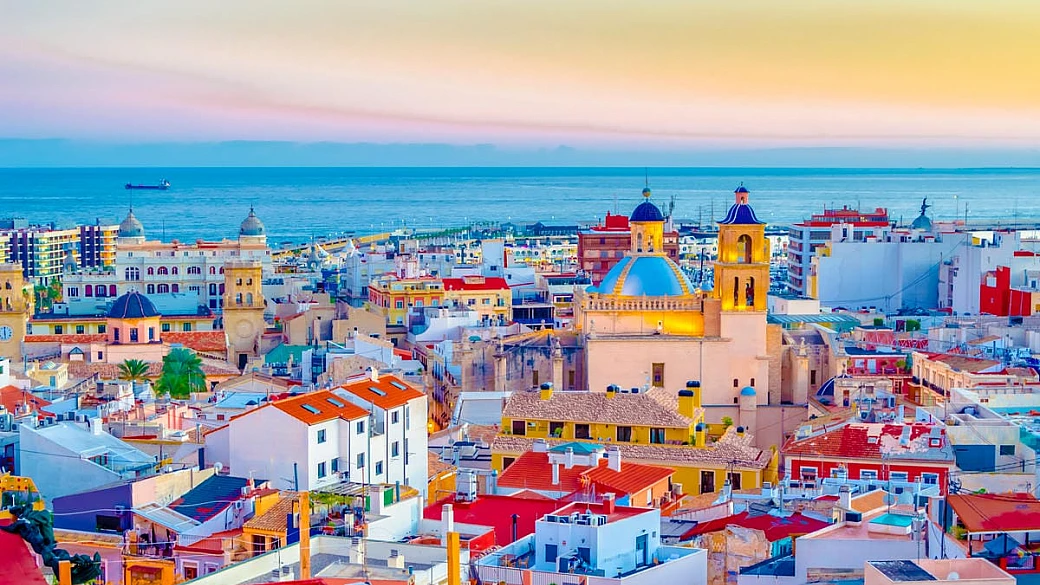 ancora prezzi bassi per il ponte del 25 aprile: 3 mete europee a meno di 2 ore di volo che costano pochissimo