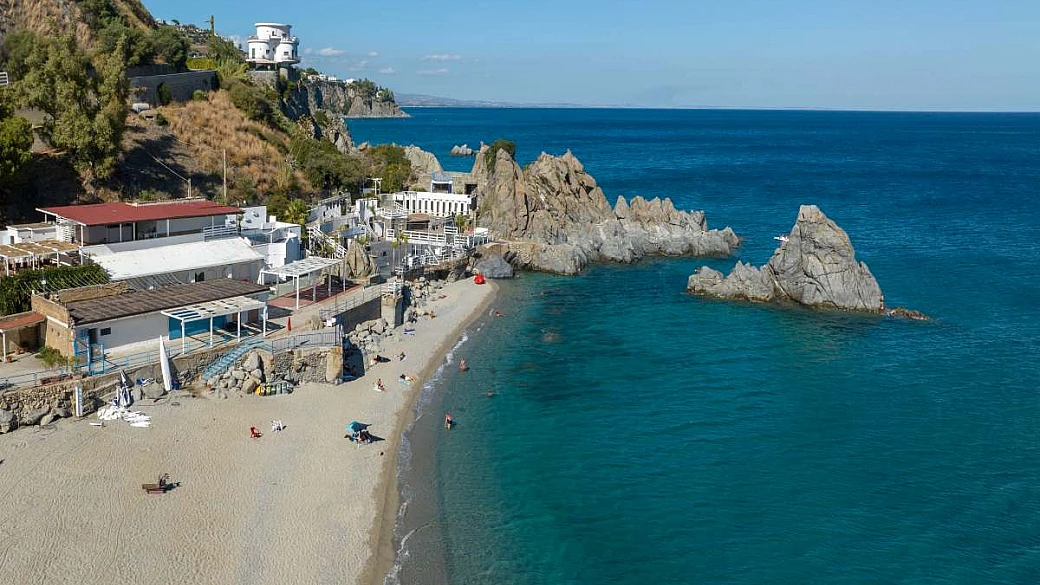 l'estate sta per arrivare, e i piccoli caraibi della calabria ti faranno scoprire il mare più bello del sud italia