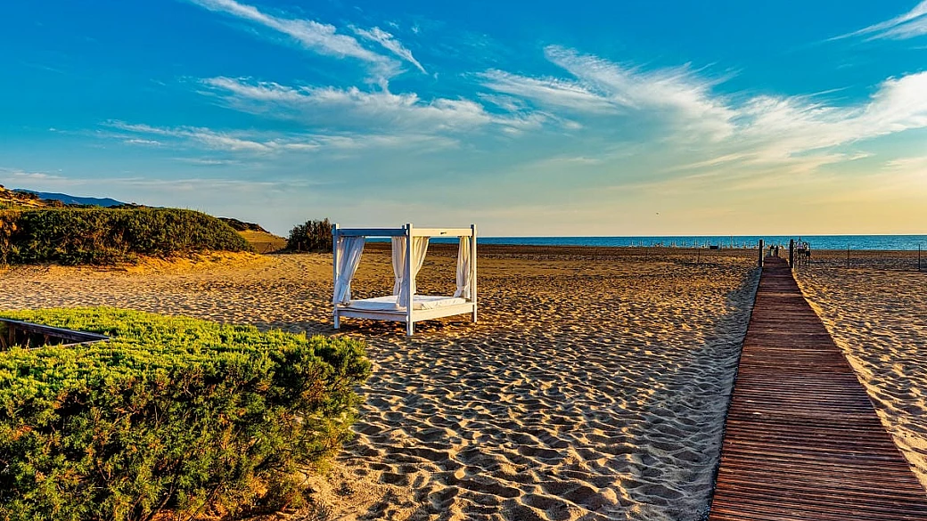 lo chiamano il 'piccolo sahara d'italia': chilometri di dune dorate in un angolo selvaggio di sardegna che ti lascerà senza fiato