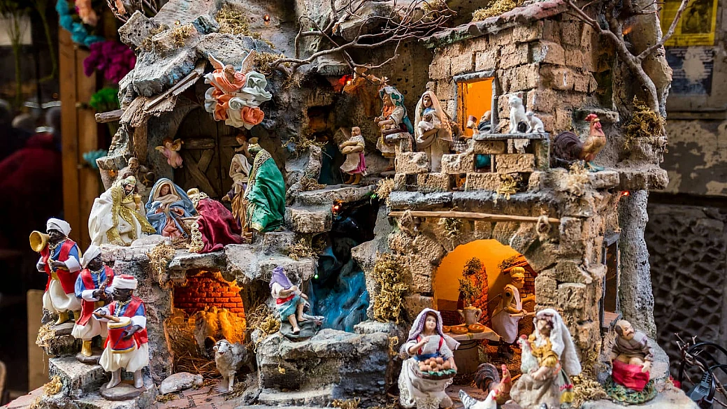 a napoli il presepe si fa anche a pasqua: in questa chiesa puoi ammirare uno spettacolo unico dell'arte