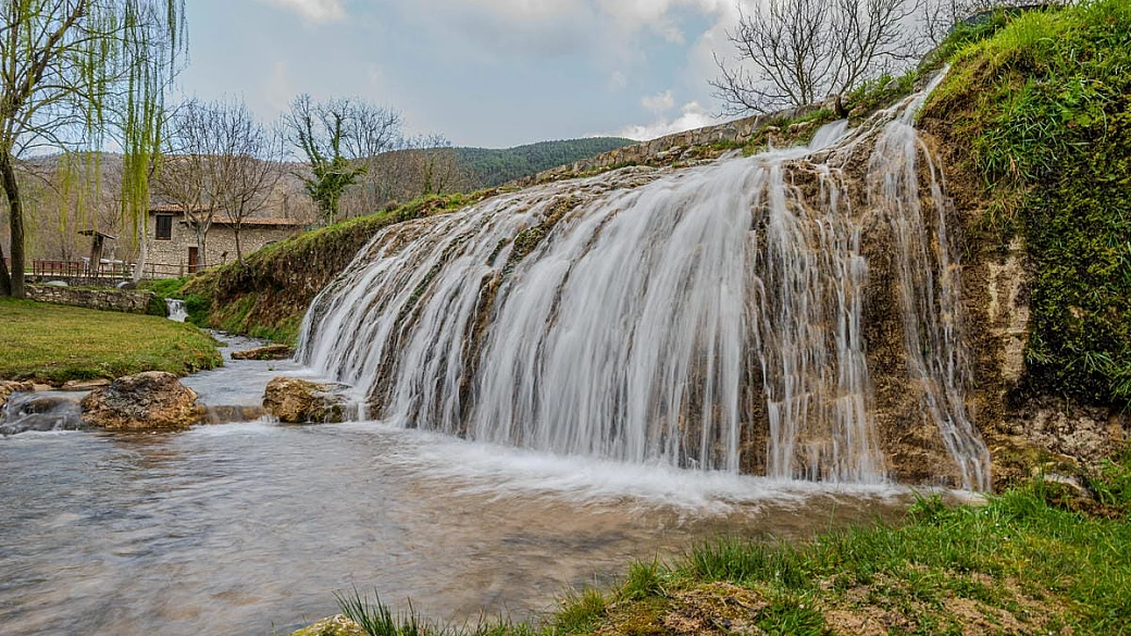 non vedrai l'ora che sia primavera per scoprire questa stupenda cascata immersa nel verde