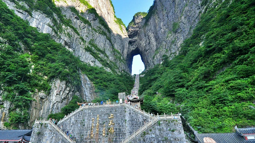 999 gradini che portano fino alla porta del paradiso: è la scalinata più bella e fotografato al mondo