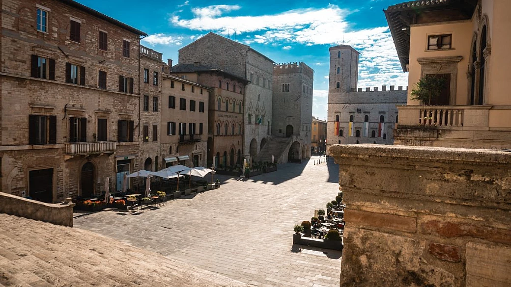 in umbria per scoprire la città che ha dato i natali al poeta più famoso del medioevo