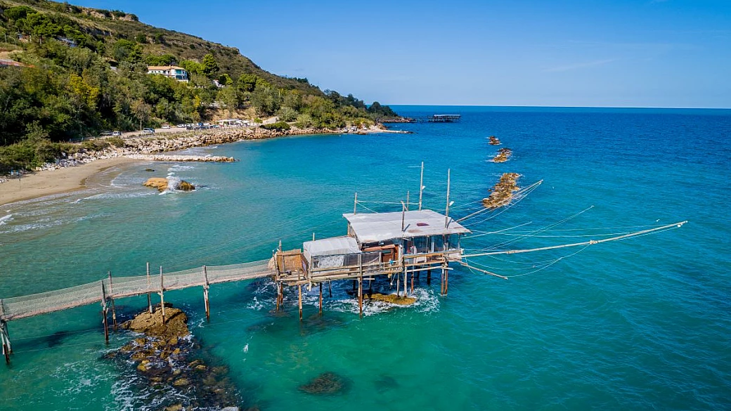 acqua limpida e prezzi piccolissimi a neanche 2 ore da roma: la perla perfetta per una vacanza al mare low cost