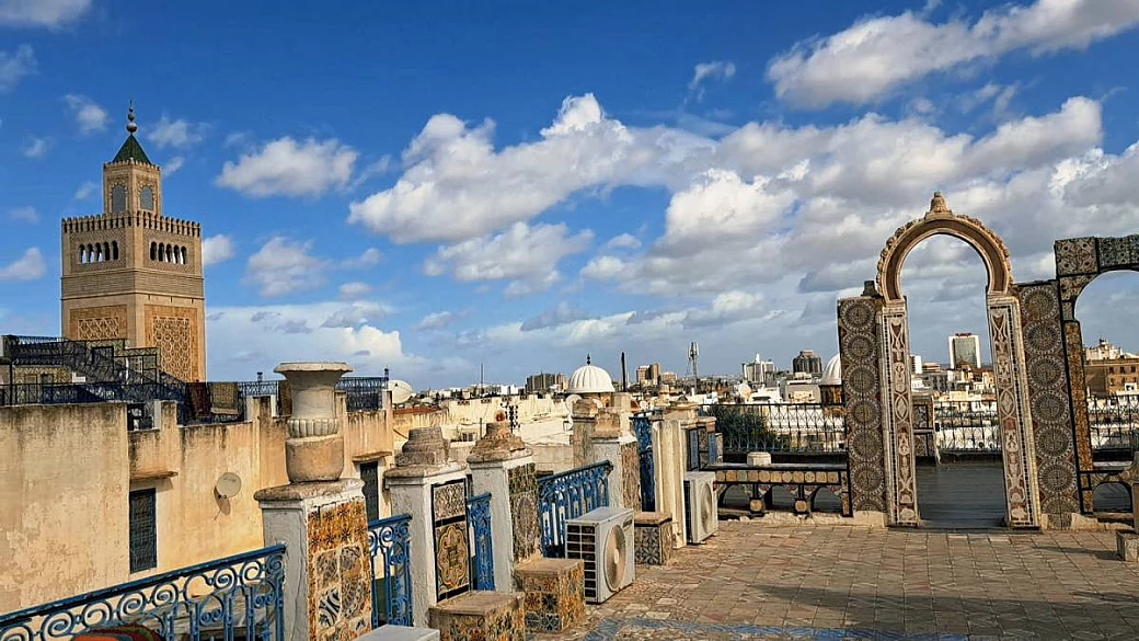 sembra marrakech ma costa la metà: il segreto dei 5 giorni nella città bianca a due passi dall'italia