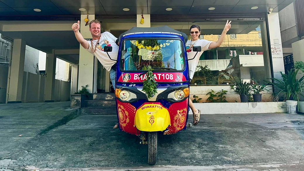 come tutto è iniziato: dall’inghilterra a un tuk-tuk in india