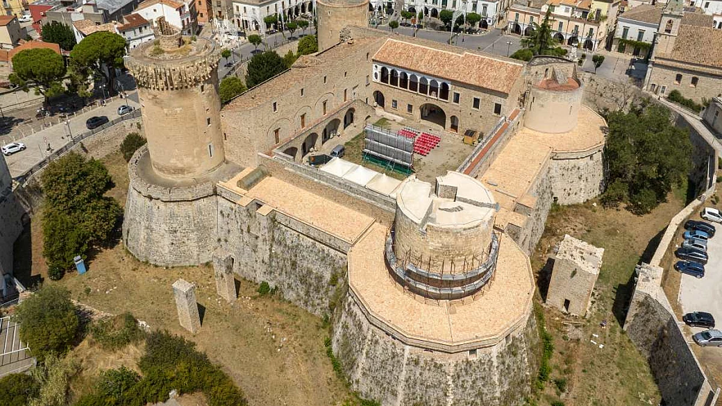 una cattedrale senza tetto e una storia surreale: questo borgo in basilicata è snobbato dai circuiti di massa