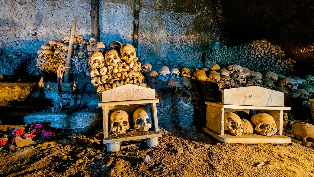 dopo anni di attesa riapre il luogo più misterioso di napoli: migliaia di anime ti aspettano nel ventre della città