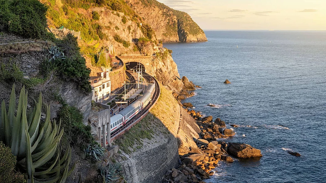 vacanze 2026: arrivano i nuovi treni del mare. ecco dove andare in spiaggia a partire da 19€ senza lo stress del traffico