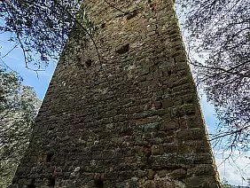 10 - sesto giorno - il castello di pogni