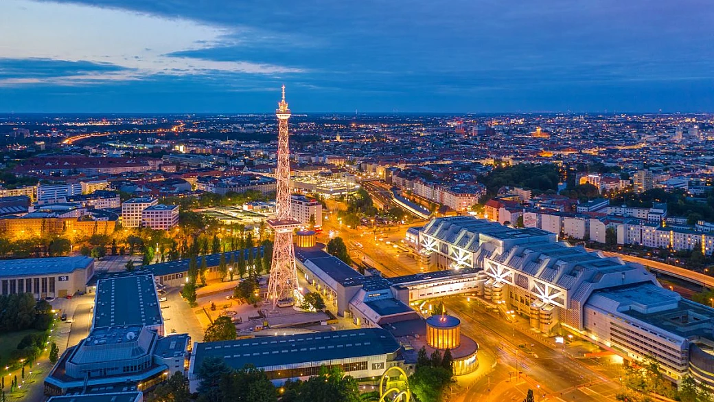 una tour eiffel in miniatura a 1000 chilometri dall'originale: dov'è e come visitarla