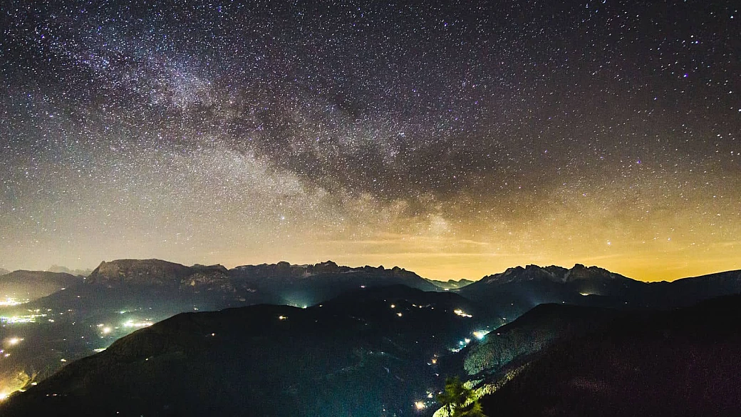 È il primo del suo genere in tutta europa, ma per godertelo in tutto il suo splendore devi aspettare il tramonto