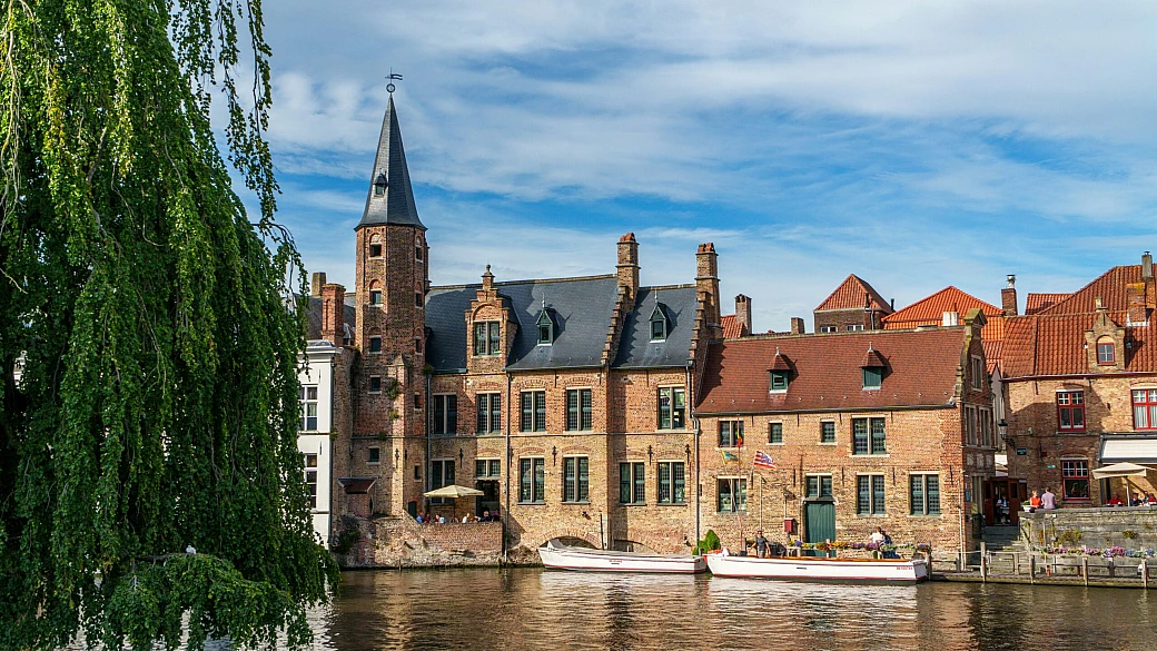 bruges, la perla delle fiandre incantevole nella bella stagione