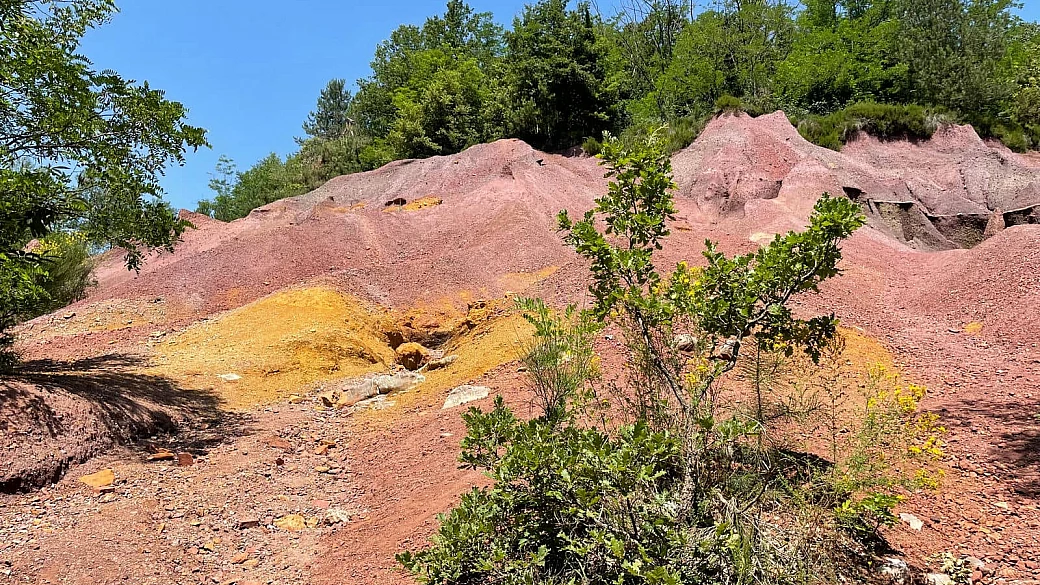 l'arizona della toscana, un paesaggio straordinario dove la natura è dominata dal rosso più intenso