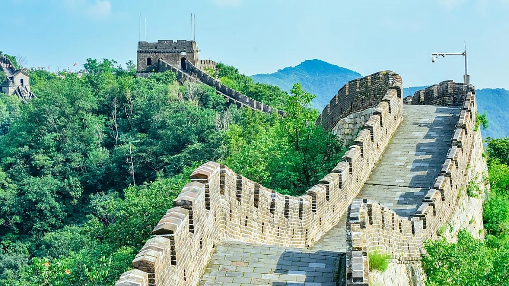 perché in cina hanno costruito una scala mobile lunga più di 1 chilometro su una montagna