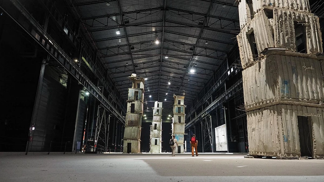dentro il silenzio di un'ex fabbrica: la cattedrale laica di anselm kiefer che ti farà sentire piccolissimo