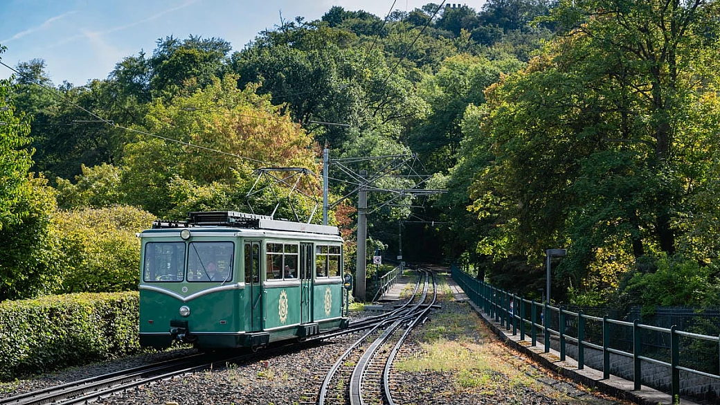 È una delle ferrovie più antiche d'europa, ma dopo 140 anni continua a svolgere il suo lavoro alla grande