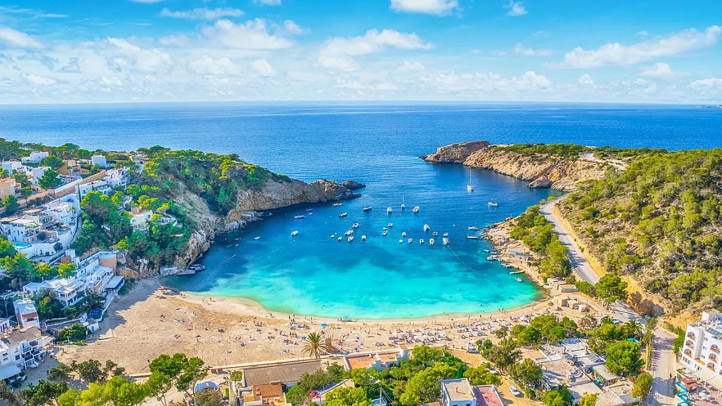 40 euro bastano per la tua vacanza in spagna: questi 5 voli aerei li prenoti anche all'ultimo minuto