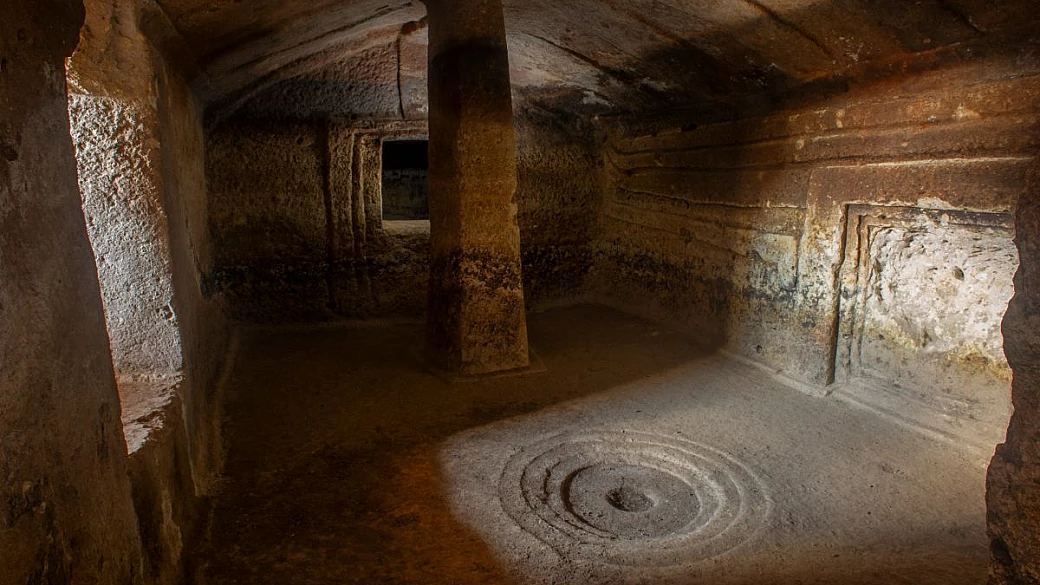 2000 anni prima di roma in sardegna nacque una necropoli che ancora oggi si mostra in tutto il suo splendore