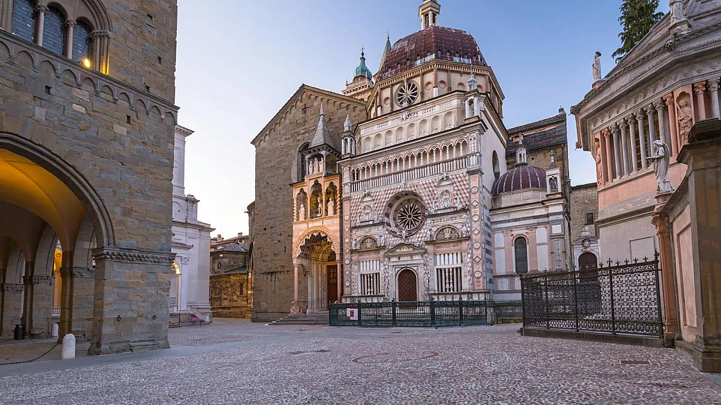 bergamo alta, il borgo dentro la città e le meraviglie (inesplorate) dei suoi monumenti più amati