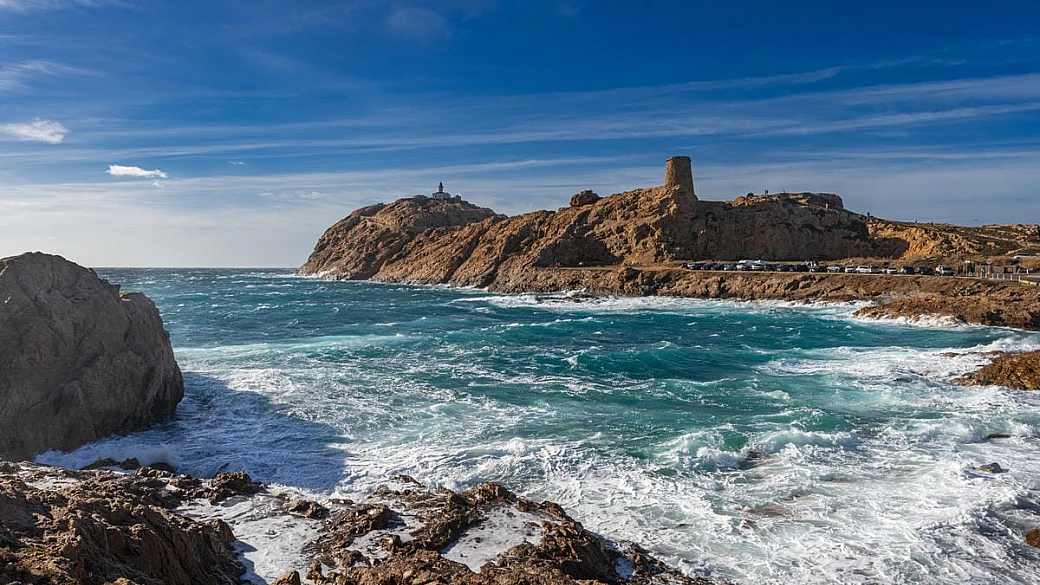 tra spiagge selvagge e notti in rada: la nostra settimana in barca a vela nella corsica del nord