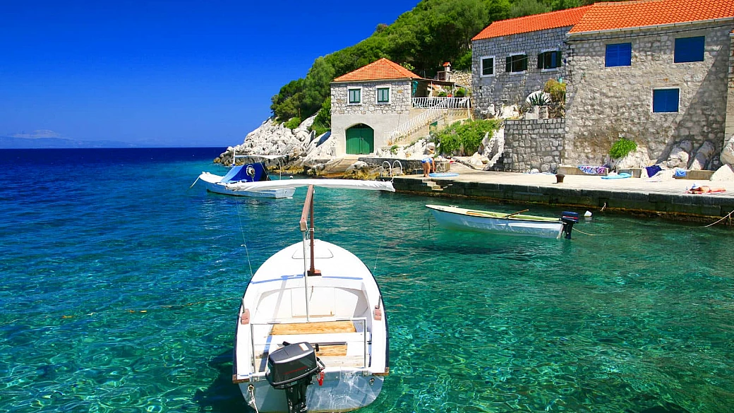 rotta verso il paradiso: queste 6 isole della croazia si scoprono rigorosamente in barca
