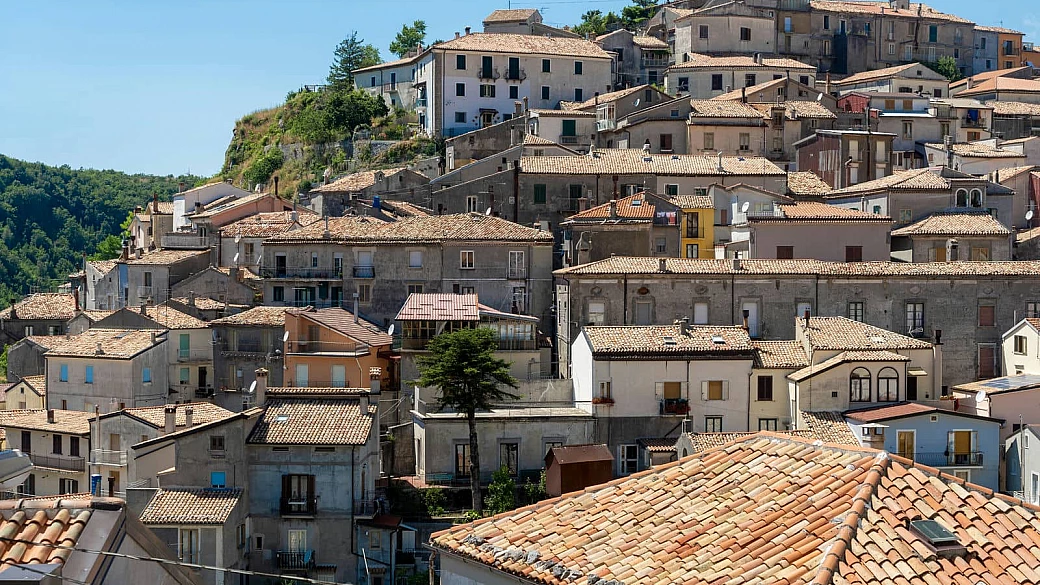 il capolavoro di mario cucinella è la chiesa in calabria che porta il barocco nel cemento