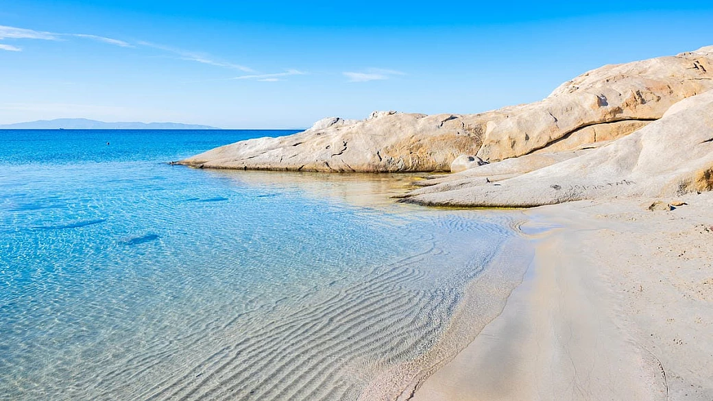 dalle spiagge cristalline dell'albania ai road trip tra i geyser dell'islanda, ecco le 15 mete top dell'estate 2026