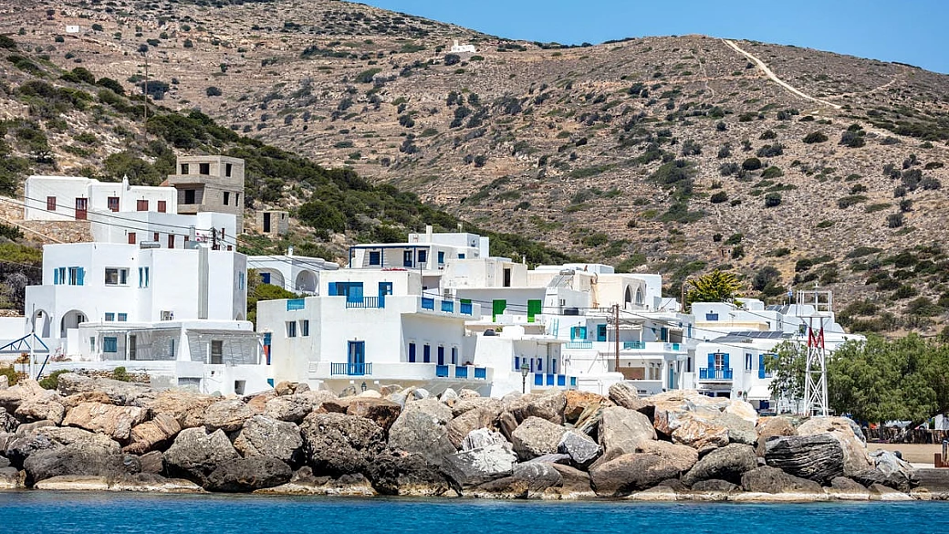 sikinos, l'isola delle cicladi dove il tempo si è fermato e la grecia resta autentica