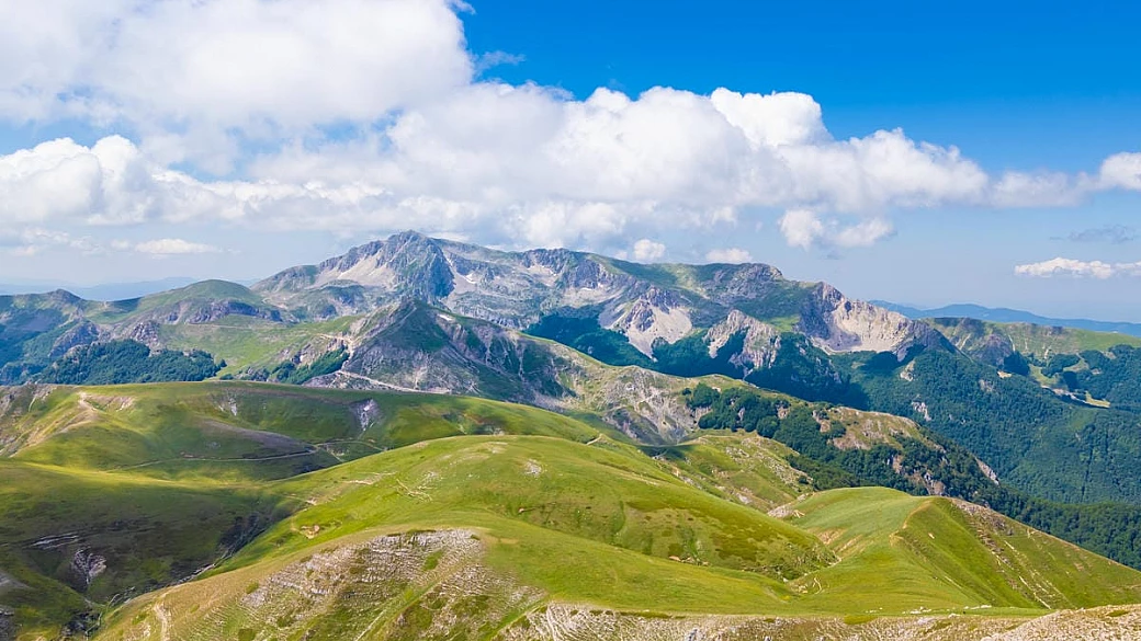 lazio, il sentiero che scala il terminillo è un viaggio interstellare tra le vette dei monti reatini