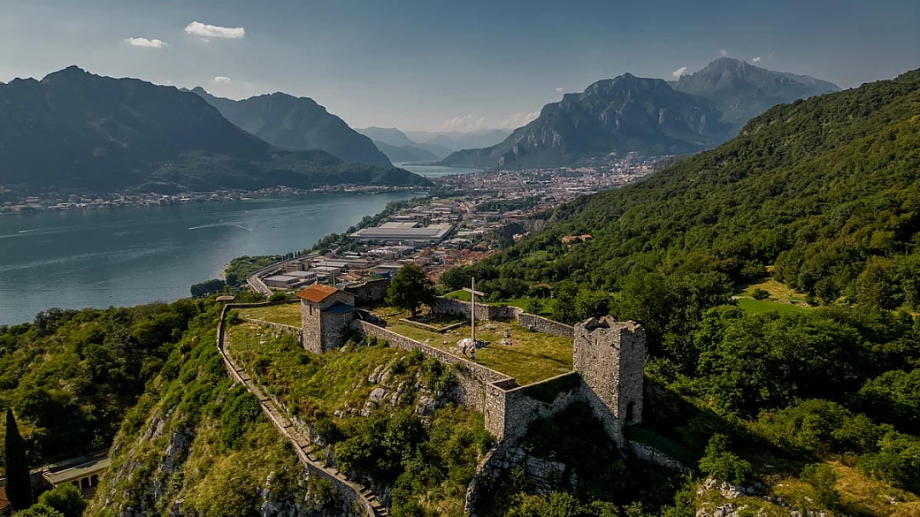 il castello dell'innominato sul lago di como: qui manzoni trasse ispirazione per i promessi sposi