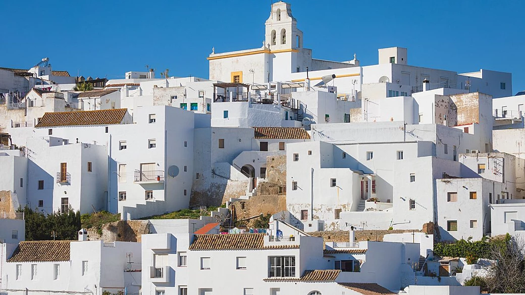 la città bianca affacciata sull’atlantico è una delle sorprese più belle dell’andalusia