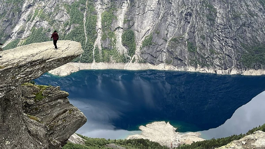 ci vogliono 8 giorni per percorrerla in senso orario: è il modo migliore di scoprirla se non sei mai stato in norvegia